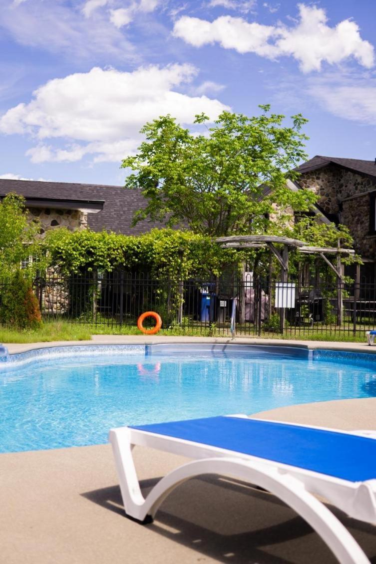 Condo Hotel Au Pied Du Mont Orford Luaran gambar